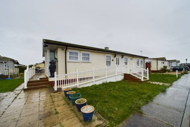Thumbnail Mobile/park home for sale in Creek Road, Canvey Island