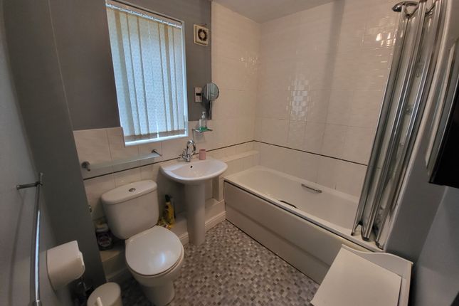 Flat to rent in Bold Street, Hulme, Manchester.