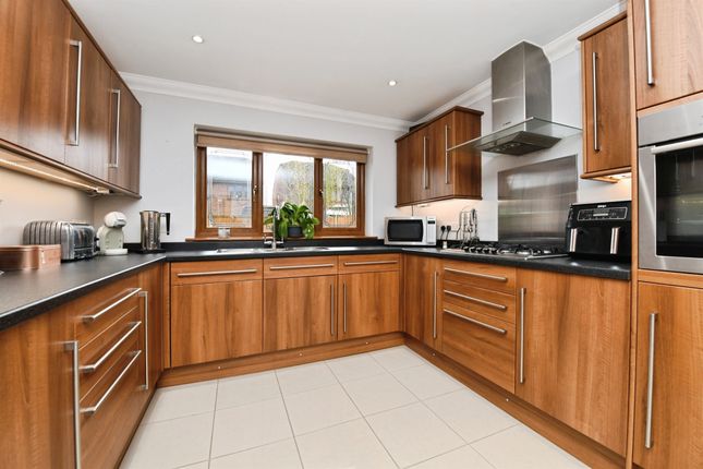 11, Coventry Close, HOCKLEY photo 2