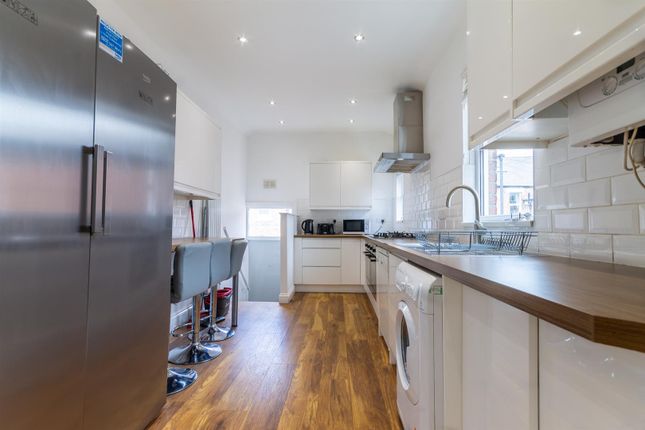 6-bed flat on Coniston Avenue, Newcastle Upon Tyne, £4,042/mo