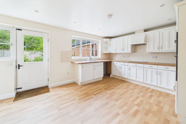 25, Fulchers Field, Woodbridge photo 4