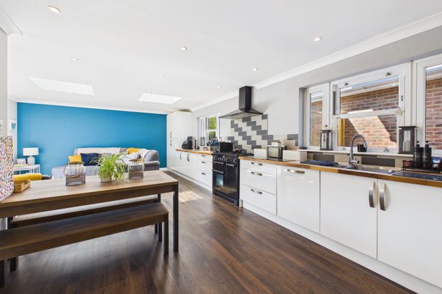 4, Meadow View, Calne photo 2