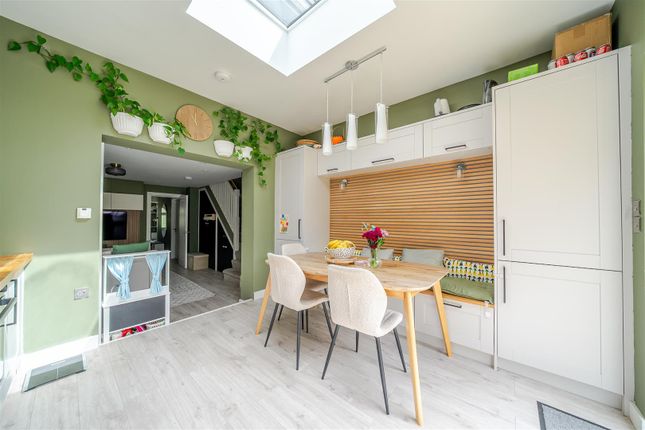 5, Knighton Close, Reading photo 2