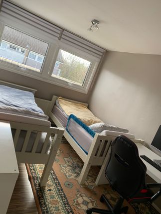 Maisonette to rent in Dendridge Close, Enfield