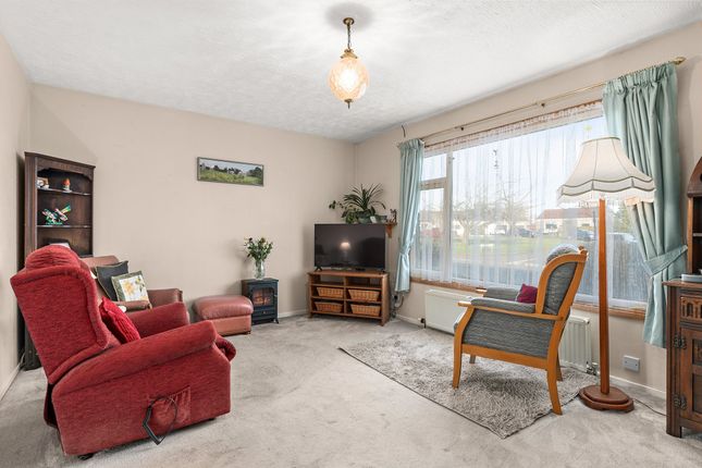 4 Hollybush Drive, Crieff photo 3