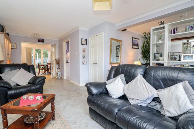 19, Charrington Way, Broadbridge Heath photo 2