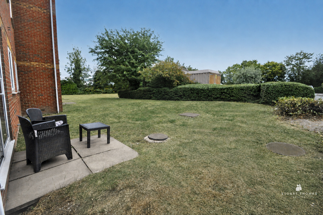 Flat 2 Kings Lodge, Benfleet Road, Hadleigh photo 4