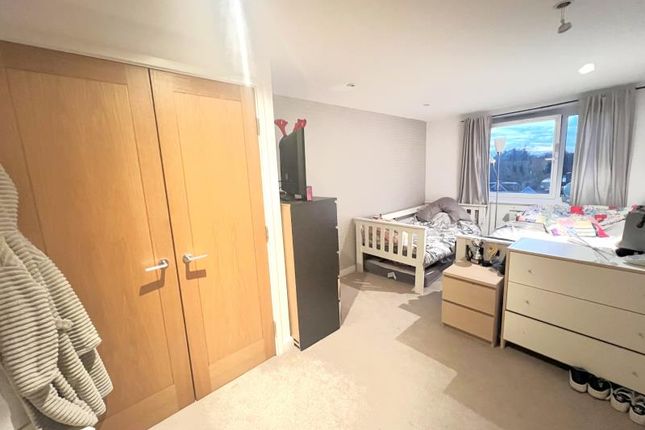 16, Aspect, Camberley photo 2