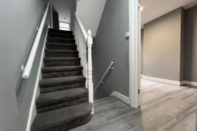 43, Blissett Street, London photo 4