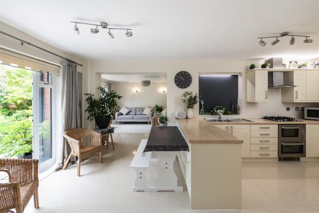 18, Ticehurst Close, Worth photo 3