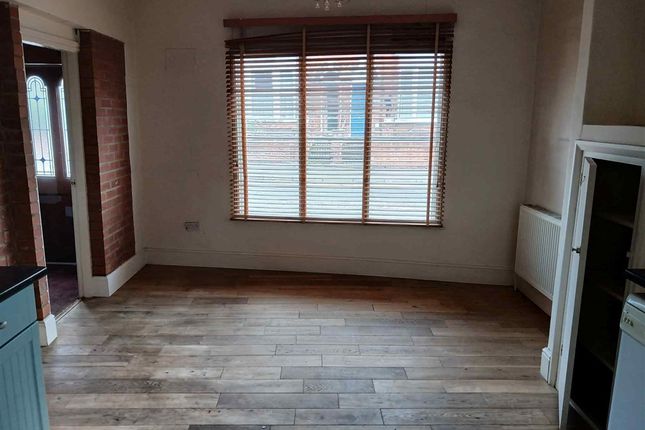 27, Holydyke, BARTON-UPON-HUMBER photo 4