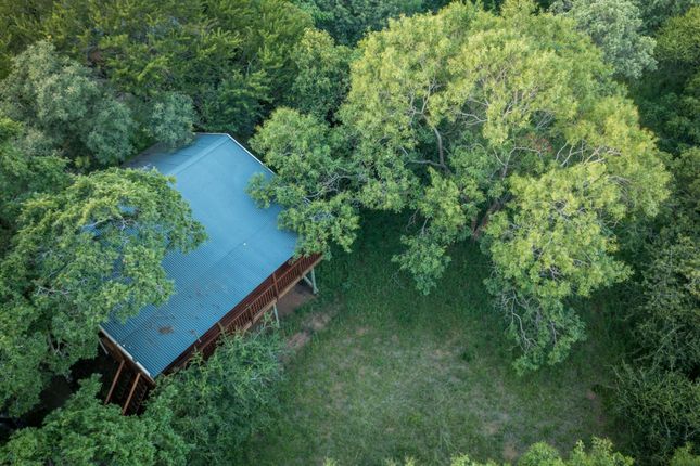 Lodge for sale in 1 Guernsey, 1 Guernsey, Guernsey, Hoedspruit, Limpopo Province, South Africa