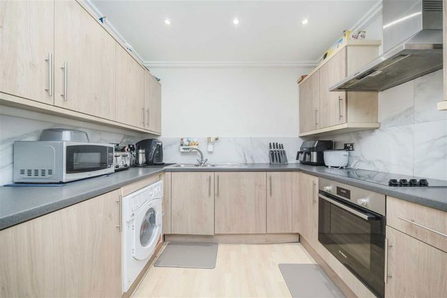 Flat 174, Trentham Court, London photo 3