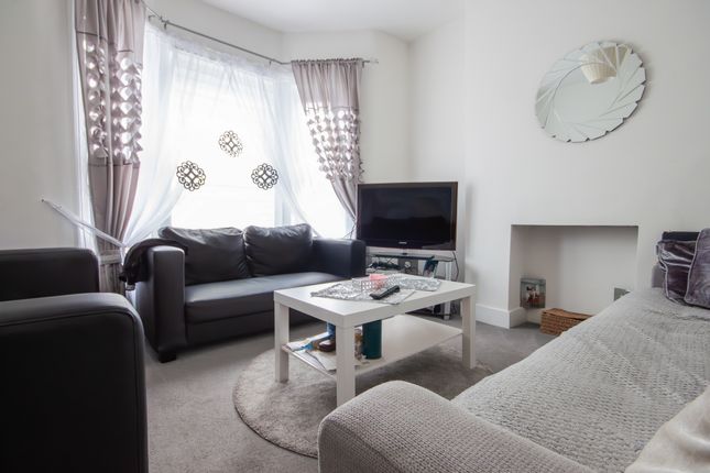 62, Redfern Road, London photo 2
