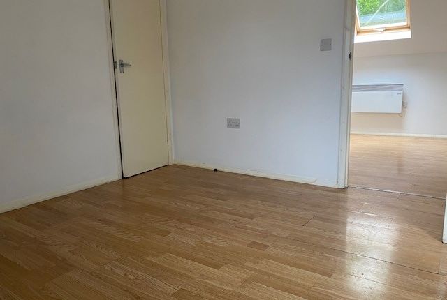 Flat to rent in Zinzan Street, Reading