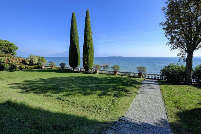 Villa for sale in Lake Garda, Brescia, Lombardy, Italy