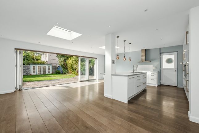 21, Mayfield Road, Walton-on-Thames photo 2