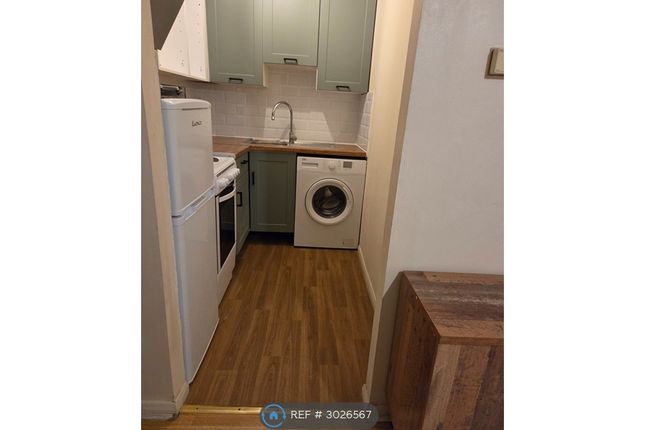 Alexander Close, Barnet photo 3