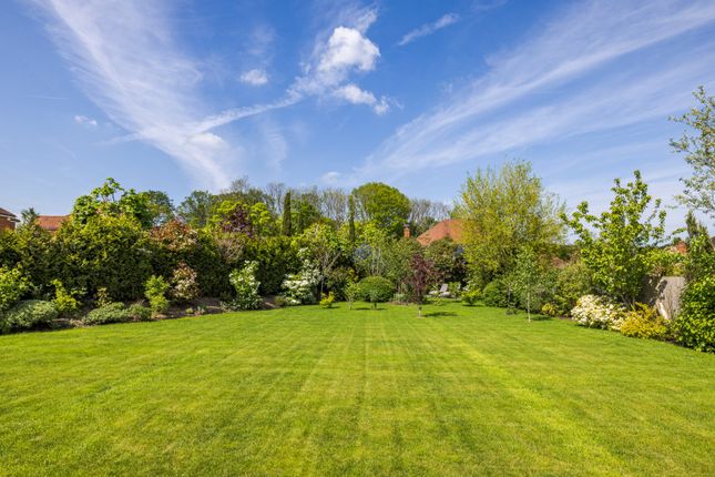 7, Bracken Lane, Surrey photo 3