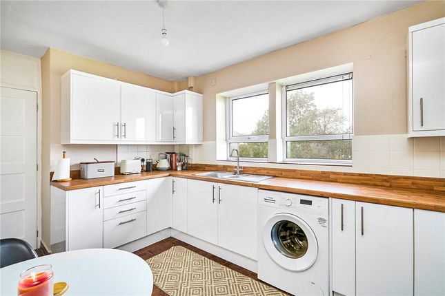 16, Midge Hall Close, Ilkley photo 3