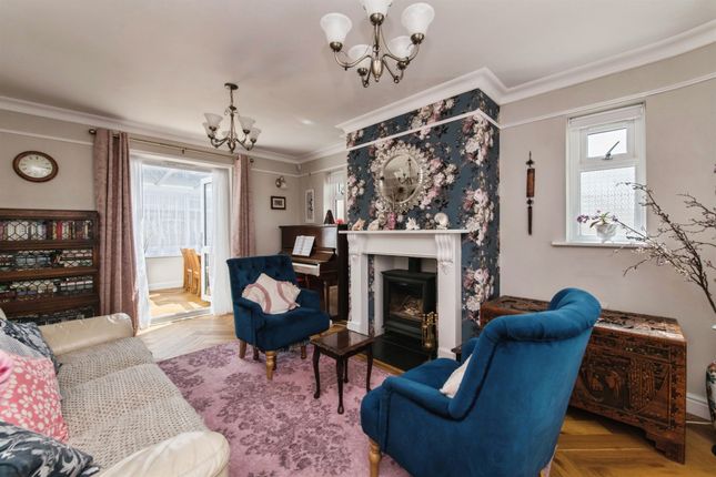 9, Queens Walk, Bridport photo 4