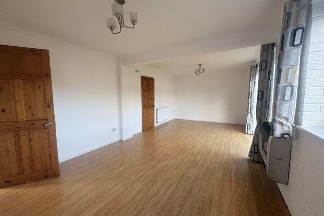 10, Thompson Avenue, Culcheth, Warrington, Cheshire photo 3