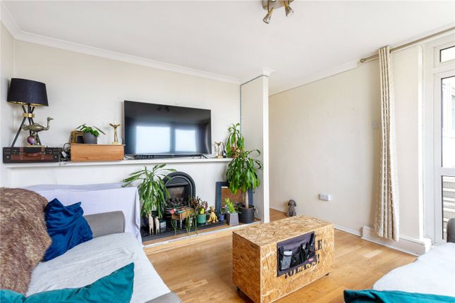 Flat for sale in Winterfold Close, London