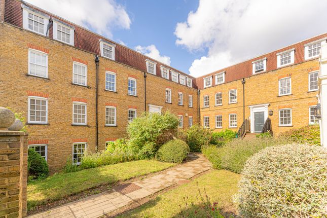 Thumbnail Flat for sale in Stapleton Hall Road, Stroud Green