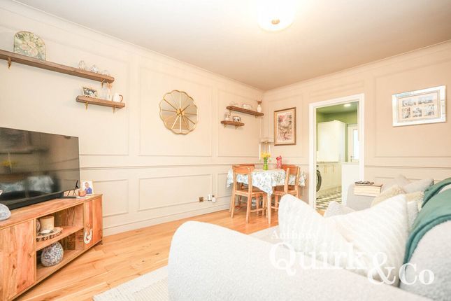 69a, Gafzelle Drive, Canvey Island photo 2