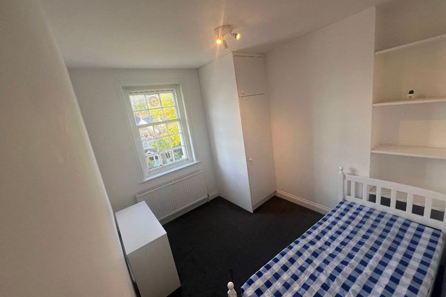 Flat 2, 14A Kingston Hill, Kingston Upon Thames photo 4