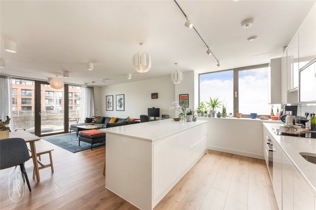 Flat for sale in Helmsley Place, London