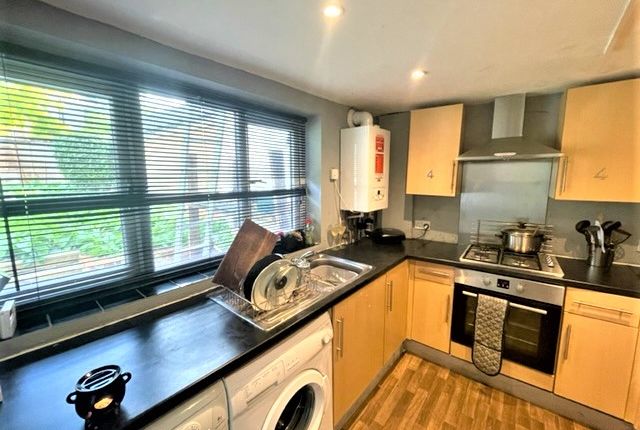 Flat to rent in Mersea Road, Colchester