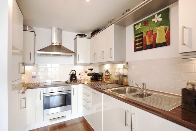 Flat for sale in Southern Row, London