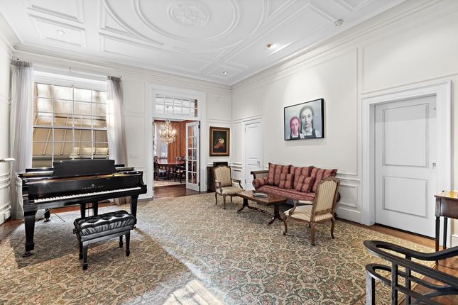 Town house for sale in 6 E 69th St, New York, Ny 10065, Usa