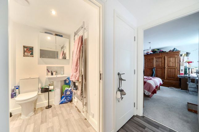 SNG RESALE OR - Flat 3, 3, Brambling Gardens, Dorset photo 4