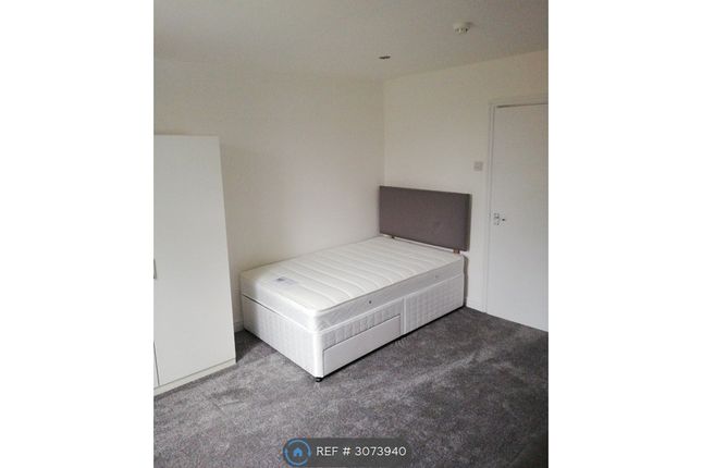 Flat, Polygon Rd Higher Crumpsall, Manchester photo 4