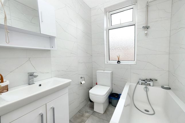 54 Romney Street, Salford photo 4