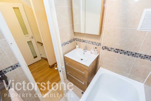 Flat to rent in Paterson Court, Peerless Street, Clerkenwell, London