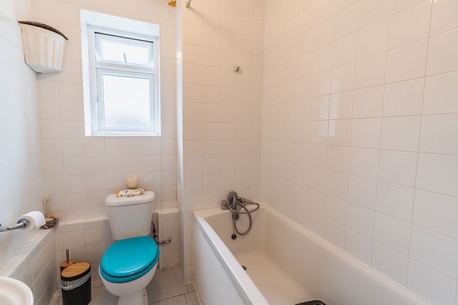 Flat for sale in Embassy Court, Bounds Green Road, London