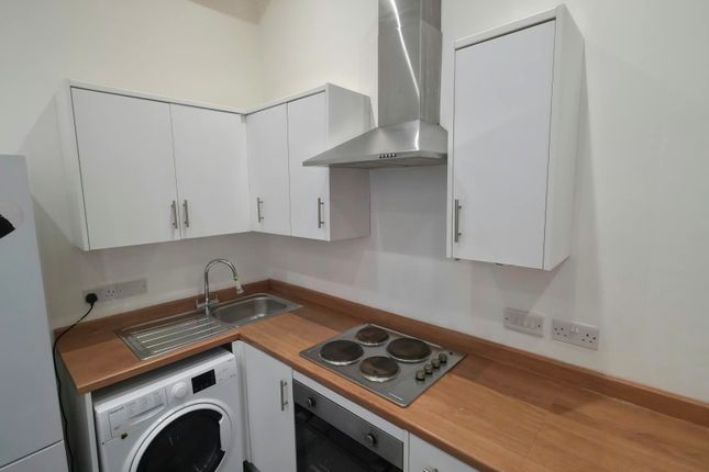 Flat 2, 288 Dickenson Road, Manchester photo 3