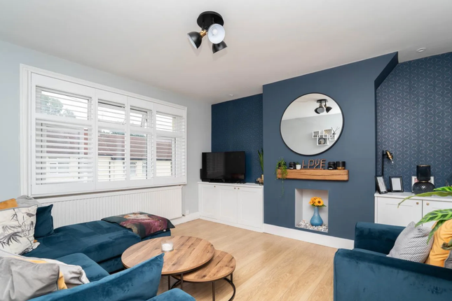 Flat for sale in Athol Square, London