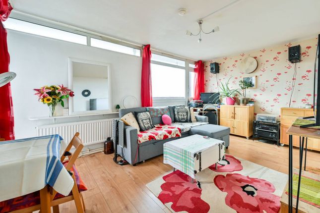 Flat for sale in Rotherhithe New Road, Bermondsey, London
