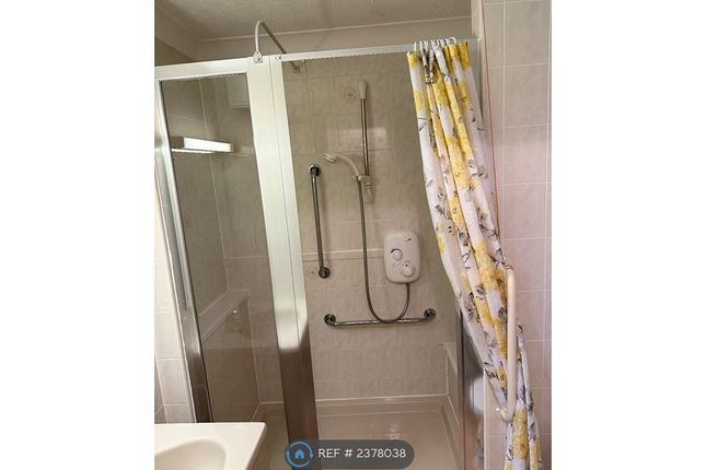 Easy Clean Bathroom With Large Shower