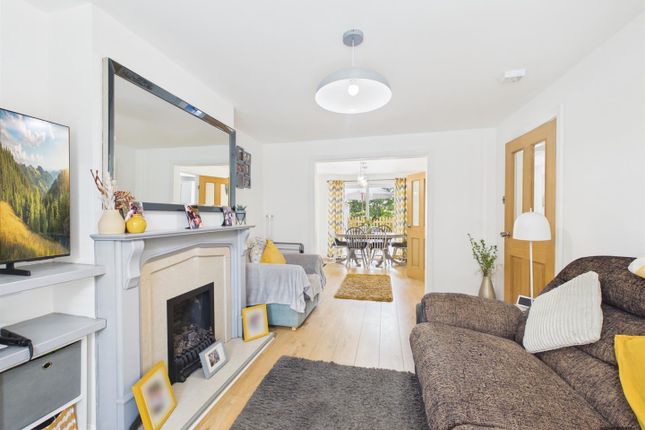 1, Grainger Close, Exeter photo 3