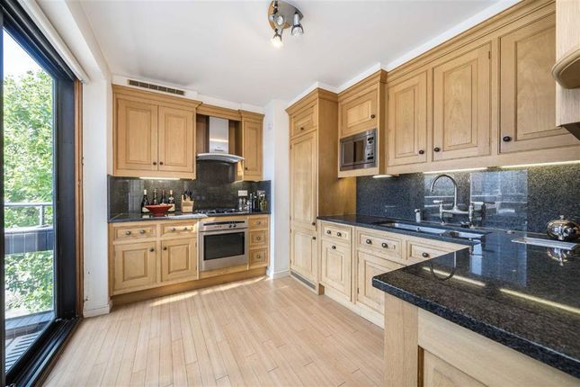 Flat 14, Crown Reach, 145, Grosvenor Road, London photo 3