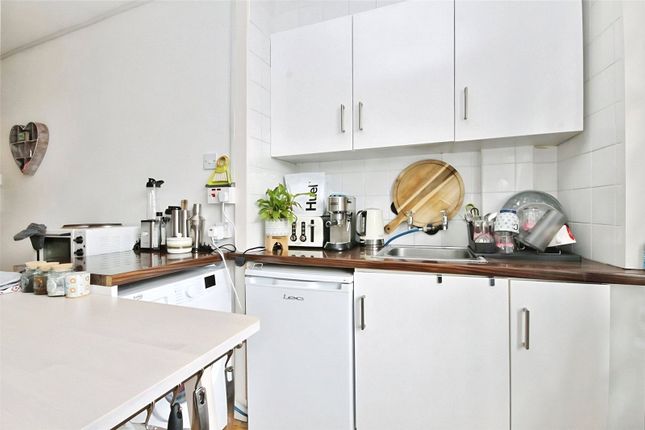 Flat 20, Eastgate House, 223, High Street, Surrey photo 4