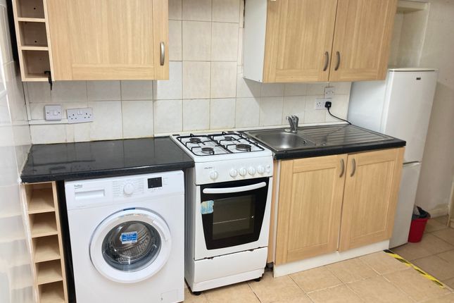 Flat to rent in Very Near Olive Road Area, Ealing South