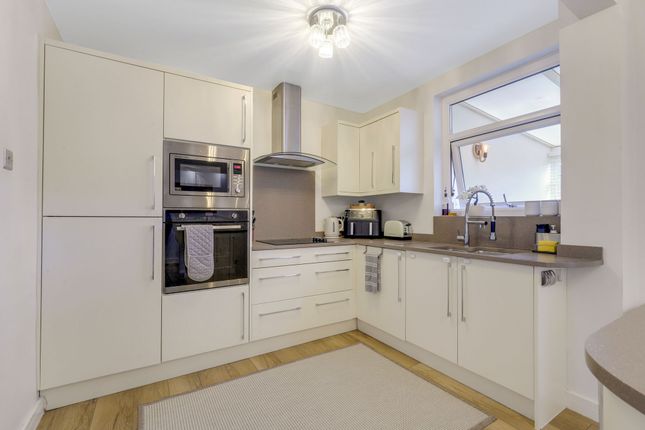54 Rockwood Crescent, Nottingham photo 3