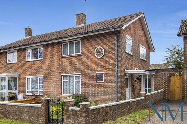 2 Bed Semi-Detached House For Sale The Birches, Crawley Rh10