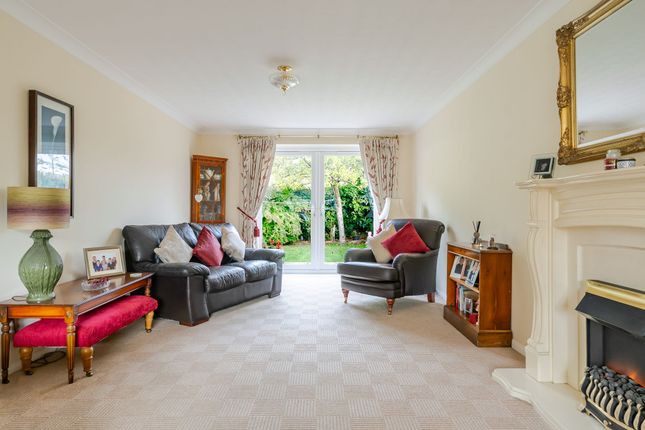 37 Gainsborough Drive, Ascot photo 3
